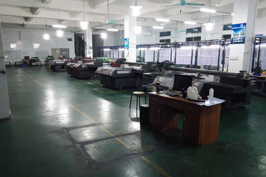China Ink Jet Flatbed UV Digital Printing Equipment with Positive Pressure Cleaning supplier